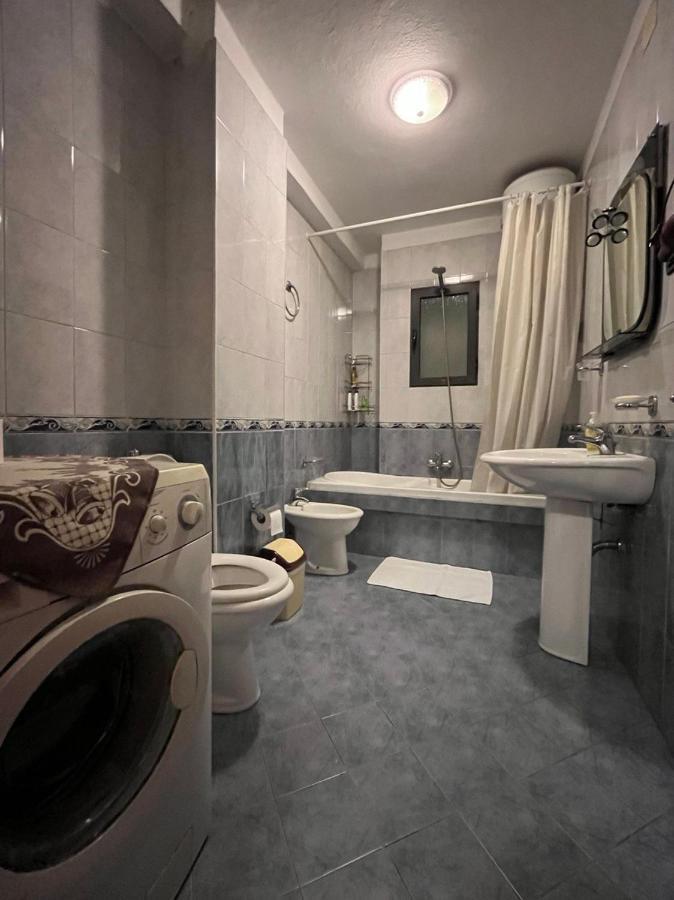 Kristi'S Apartment In The Heart Of ติรานา ภายนอก รูปภาพ
