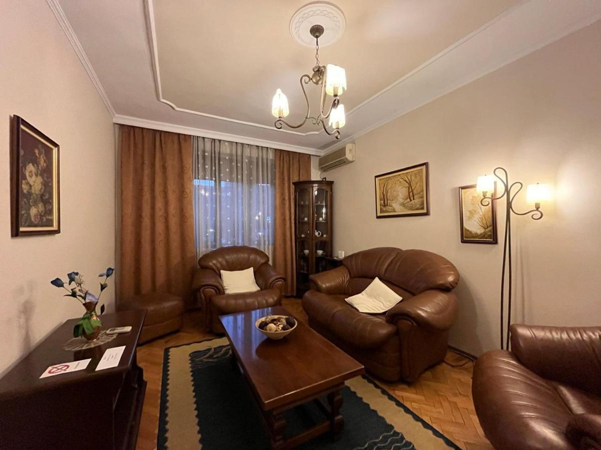 Kristi'S Apartment In The Heart Of ติรานา ภายนอก รูปภาพ